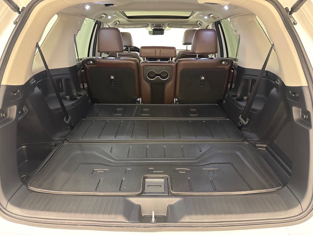 Used 2025 Honda Pilot Elite image 13