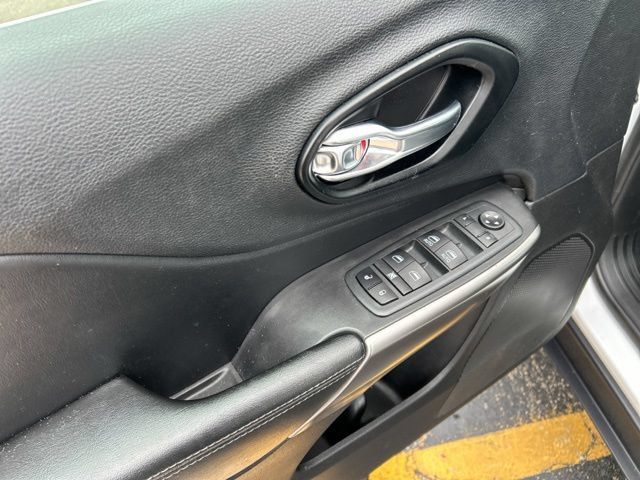 Used 2021 Jeep Cherokee Latitude Lux w/ Sun & Sound Group AWD/4WD image 28