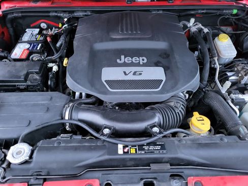 Used 2018 Jeep Wrangler Sahara w/ Connectivity Group image 32