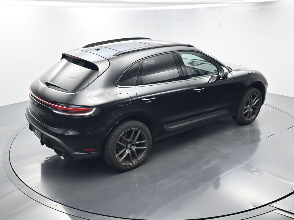 Used 2025 Porsche Macan AWD/4WD image 39