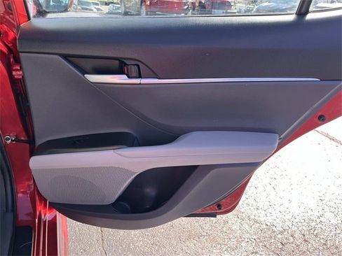 Used 2024 Toyota Camry SE image 21