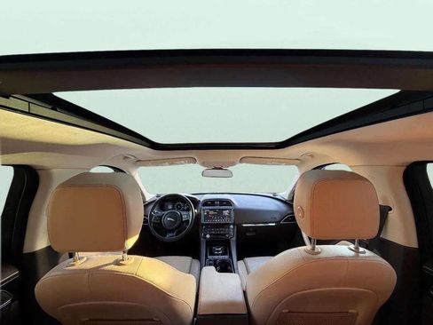 Used 2017 Jaguar F-PACE Prestige image 19