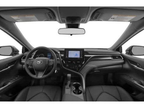 Used 2022 Toyota Camry SE FWD image 4