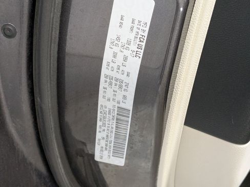 Used 2018 Chrysler Pacifica Touring-L FWD image 23