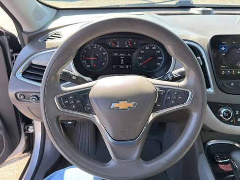Used 2021 Chevrolet Malibu LT FWD image 9