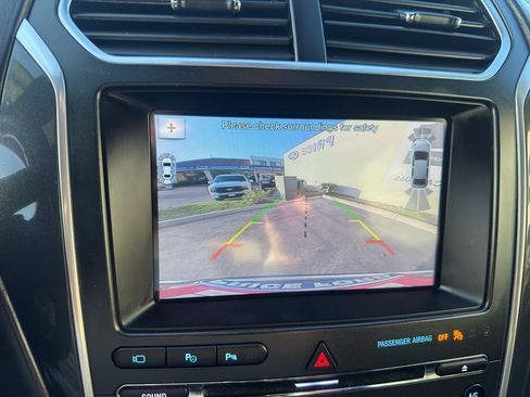 Used 2018 Ford Explorer Platinum image 13