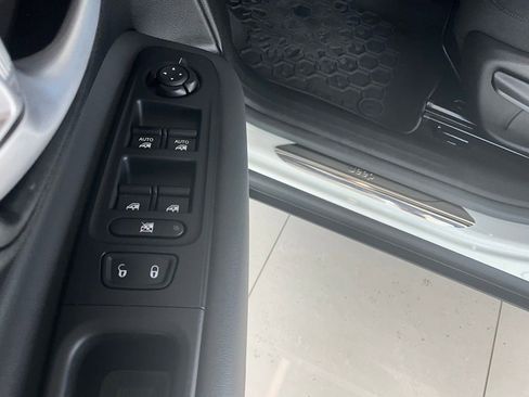 Used 2023 Jeep Renegade Latitude image 22