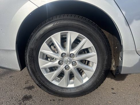 Used 2015 Toyota Prius Plug-In Hybrid image 9