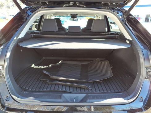 Used 2021 Toyota Venza LE image 7