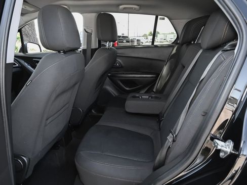 Used 2022 Chevrolet Trax LS w/ Tint and Cruise Package AWD/4WD image 31