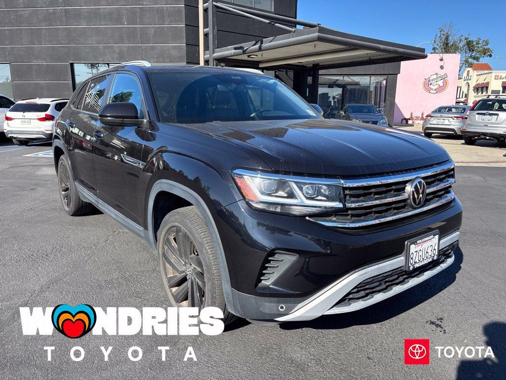 Used 2022 Volkswagen Atlas Cross Sport SE FWD image 1