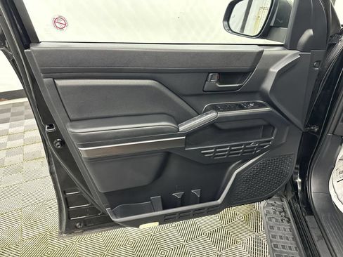 Used 2025 Toyota 4Runner SR5 AWD/4WD image 10