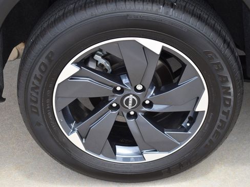 Used 2025 Nissan Rogue SV FWD image 12