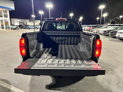 Used 2022 Chevrolet Colorado Z71 w/ Z71 Midnight Edition image 8