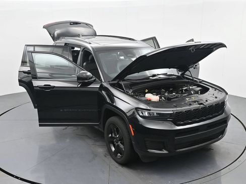 Used 2023 Jeep Grand Cherokee L Laredo AWD/4WD image 37