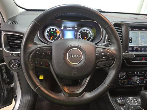 Used 2019 Jeep Cherokee Trailhawk w/ Cold Weather Group AWD/4WD image 9