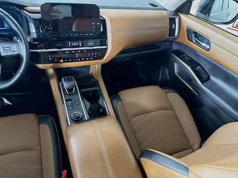 Certified 2025 Nissan Pathfinder Platinum AWD/4WD image 29