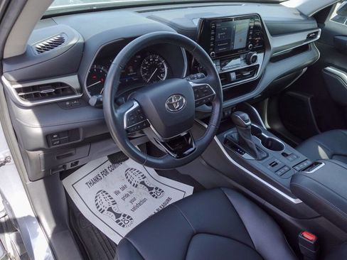 Certified 2021 Toyota Highlander XLE image 10
