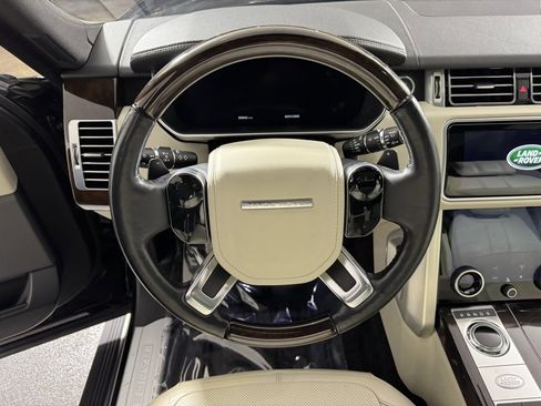 Used 2018 Land Rover Range Rover HSE image 17