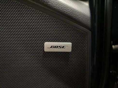 Used 2019 Porsche Cayenne w/ Premium Package image 32