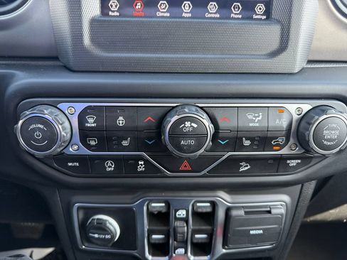 Used 2021 Jeep Wrangler Unlimited Sport AWD/4WD image 13