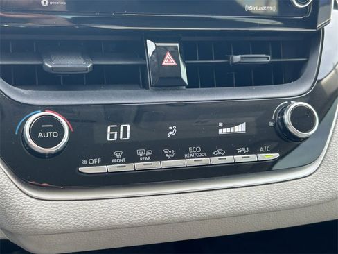 Used 2021 Toyota Corolla LE image 28