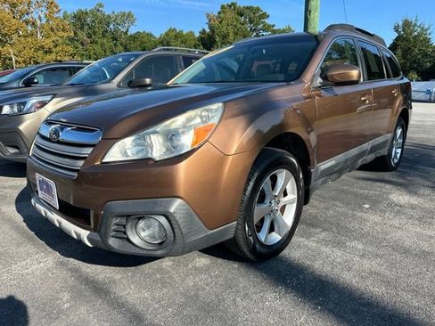 Used 2013 Subaru Outback 2.5i Limited AWD/4WD image 3