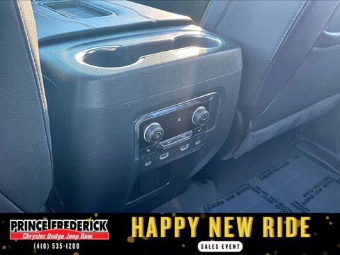 Used 2024 Chevrolet Suburban High Country w/ Advanced Technology Package image 32