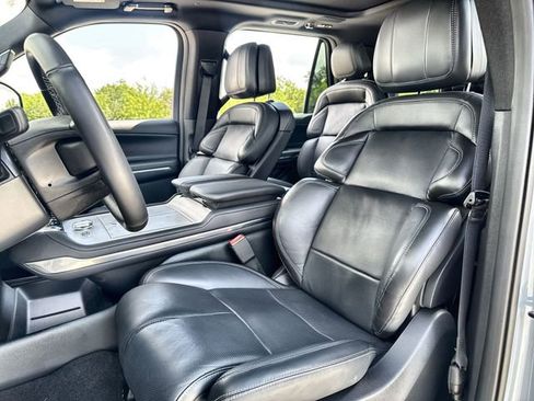 Used 2025 Lincoln Navigator Reserve w/ Jet Appearance Package AWD/4WD image 11