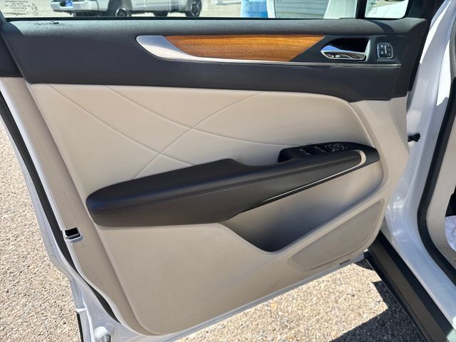 Used 2017 Lincoln MKC Select w/ Select Plus Package FWD image 10
