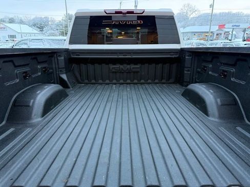 Used 2024 GMC Sierra 2500 SLT w/ SLT Premium Package image 10