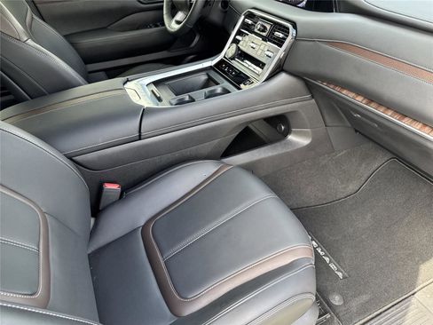 Used 2025 Nissan Armada SL w/ Captain's Chari Seat Package RWD image 37