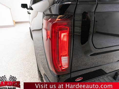 Used 2024 GMC Sierra 1500 AT4 w/ Technology Package AWD/4WD image 9