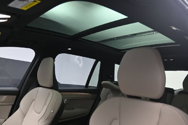 Used 2026 Volvo XC90 B6 Plus w/ Protection Package Premier AWD/4WD image 18