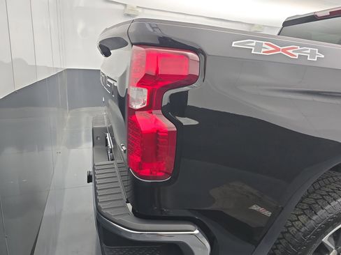 Used 2023 Chevrolet Silverado 1500 LT AWD/4WD image 15