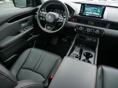 Used 2024 Honda Pilot TrailSport image 9