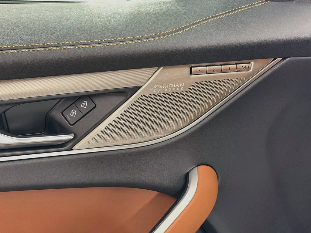 Certified 2026 Jaguar F-PACE R-Dynamic S AWD/4WD image 19