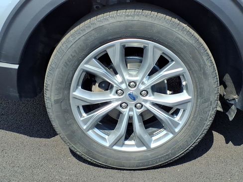 Used 2020 Ford Explorer XLT w/ Equipment Group 202A AWD/4WD image 7