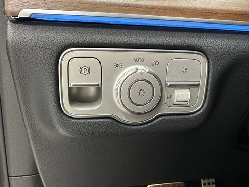 Certified 2025 Mercedes-Benz GLS 450 4MATIC image 37
