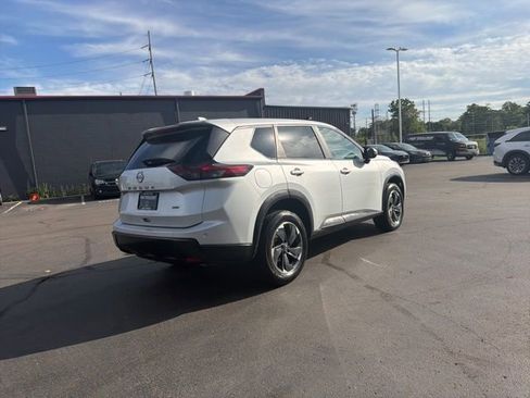 Used 2025 Nissan Rogue SV AWD/4WD image 8