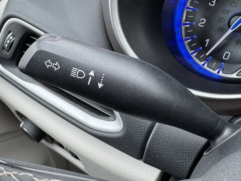 Used 2023 Chrysler Voyager LX image 27