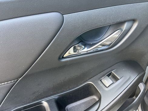 Used 2023 Chevrolet Traverse LT image 48