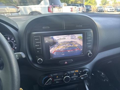 Used 2022 Kia Soul LX w/ Technology Package FWD image 21