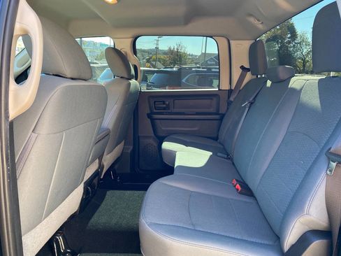 Used 2018 RAM 1500 Tradesman w/ Chrome Appearance Group image 20