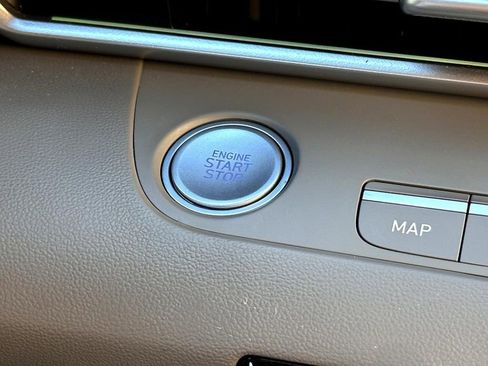 Used 2024 Hyundai Elantra SEL image 18