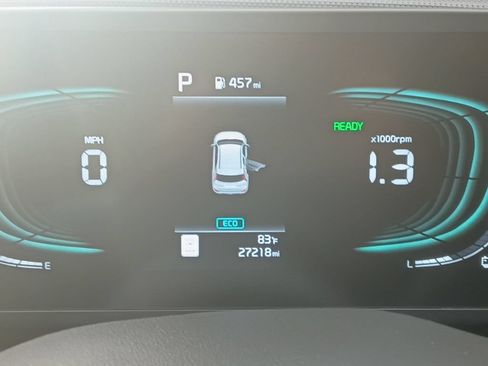 Used 2025 Kia Niro LX FWD image 2