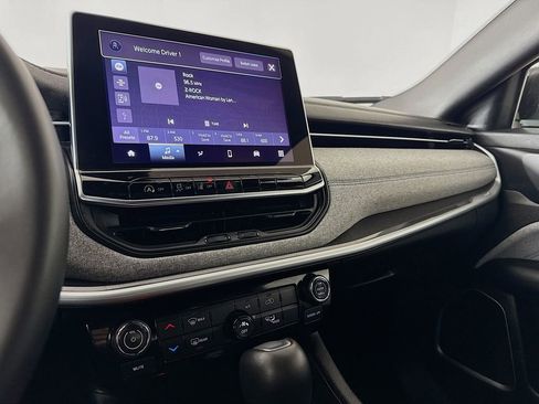 Used 2024 Jeep Compass Latitude image 17