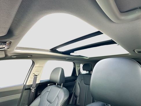 Certified 2025 Kia Sorento S w/ Panoramic Sunroof Package image 22
