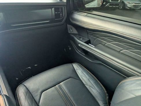 Used 2022 Ford Expedition Platinum image 17