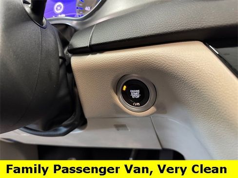 Used 2024 Chrysler Pacifica Touring-L image 20